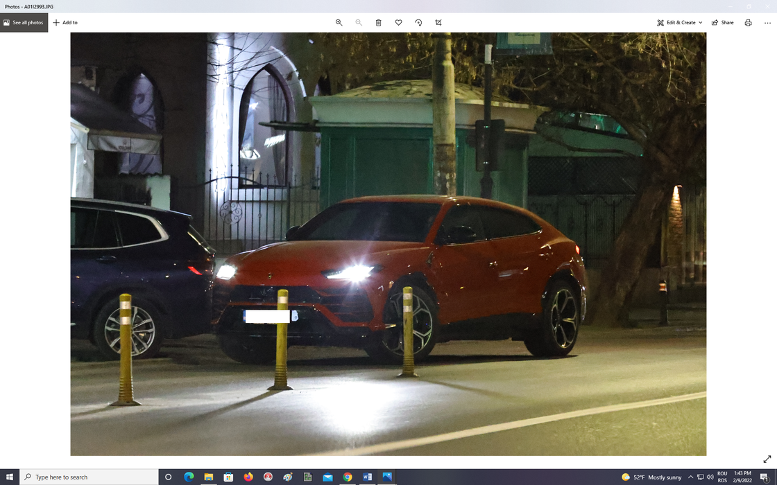 Discreții milionari pleacă din fața restaurantului cu un Lamborghini Urus (Foto: CANCAN.RO)