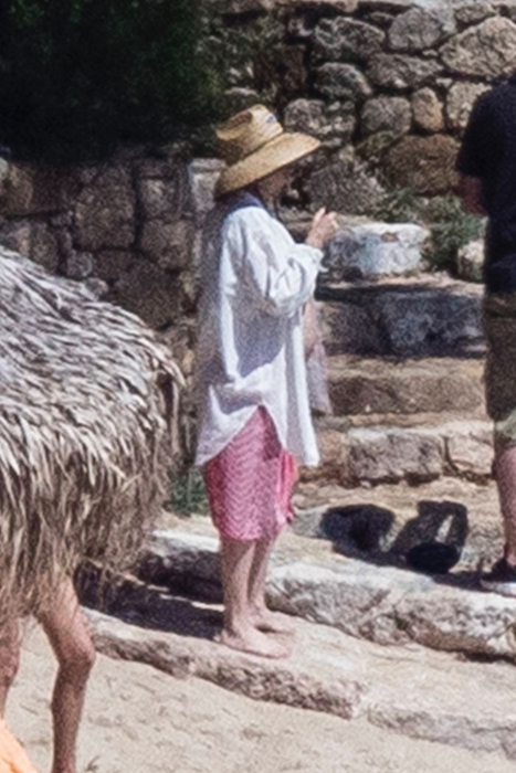 ** RIGHTS: WORLDWIDE EXCEPT IN GREECE ** Skiathos, GREECE  - *EXCLUSIVE*  - Kate Hudson shows off her large baby bump while enjoying her vacation with Danny Fujikawa and friends.

Pictured: Kate Hudson

BACKGRID USA 17 JUNE 2018 

BYLINE MUST READ: ISP / BACKGRID

USA: +1 310 798 9111 / usasales@backgrid.com

UK: +44 208 344 2007 / uksales@backgrid.com

*UK Clients - Pictures Containing Children
Please Pixelate Face Prior To Publication*