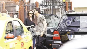 Chivu si Adelina, vizita-fulger in Bucuresti! Isi negociaza viitorul in fotbal cu sotia