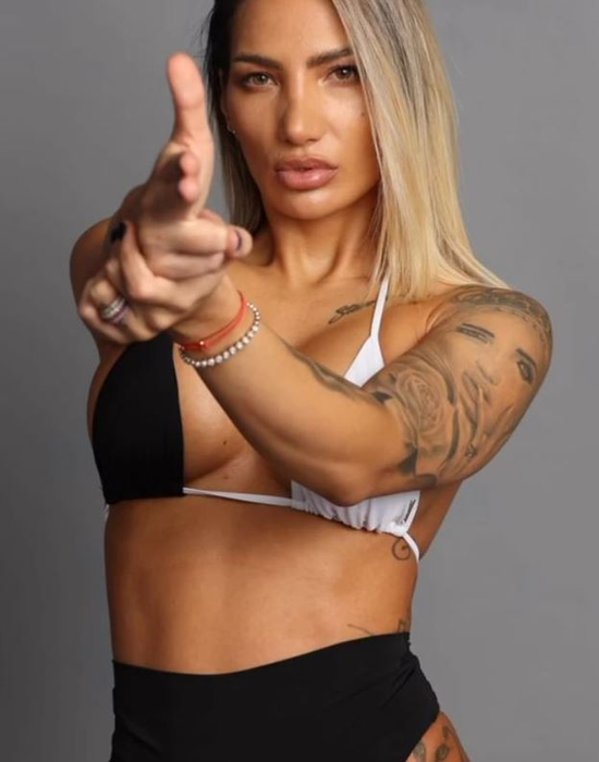 Din ce face bani Ana Dobrovie? „Războinica” a făcut ravagii la Survivor cu frumuseţea ei