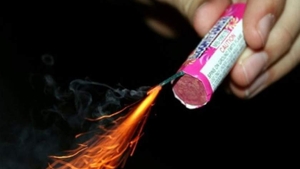 Dramă pentru un român. O petardă i-a explodat în față și... Ce au decis medicii