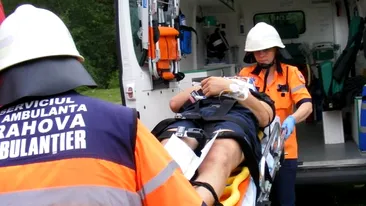 S-a întâmplat la Ploieşti! Echipajul ambulanţei atacat de câinele victimei! Ambulanţierul e muşcat de tot corpul!