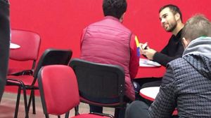 VIDEO EXCLUSIV. Imaginile care vor ”inflama” fotbalul din România. A semnat toamna trecută cu FCSB-ul, iar acum l-am filmat la pariuri! Fratele lui antrenează în LIGA I, iar tatăl său a creat ”Generaţia de Aur”