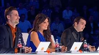 VIDEO Adi de la Akcent a trecut printr-un moment penibil la "X Factor"! Vezi ce a patit!