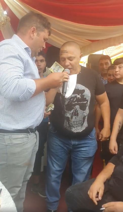 Nicolae Guță și Armin Nicoară, în mijlocul invitaților la o nuntă în Potcoava unde nu s-a ținut cont de nicio măsură împotriva noului coronavirus. S-au dat amenzi de 125.000 de lei