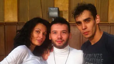 Gestul pe care il face cel mai des Nicoleta Luciu in timpul repetitiilor de la Dansez pentru tine