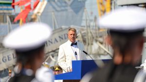 Cine este femeia care l-a însoțit pe Președintele României, Klaus Iohannis, la Ziua Marinei Române în weekend