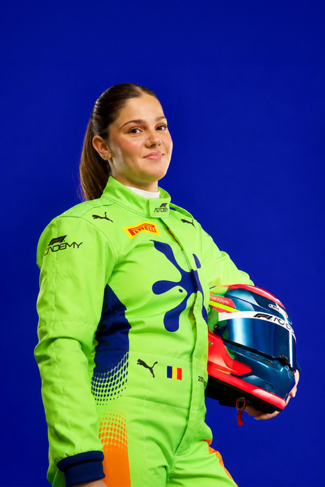 Zoe Florescu Potolea, o tânără româncă de doar 17 ani, a devenit protagonista uneia dintre cele mai spectaculoase campanii publicitare internaționale ale anului alături de Usain Bolt