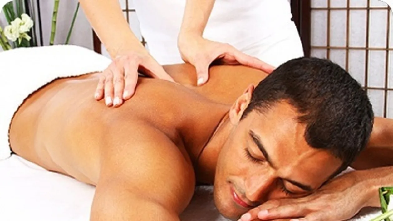 Şi bărbaţii o păţesc! O maseuză s-a dezbrăcat complet şi a încercat să-i ofere “un sfârşit fericit”, deşi nu i s-a cerut asta. Reacţia tânărului a devenit virală