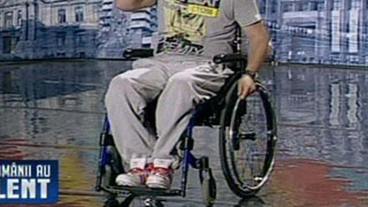 Asta a fost o lectie de viata! Rapperul din scaun cu rotile a ridicat sala in picioare cu versurile lui - Moment foarte emotionant la Romanii au Talent!