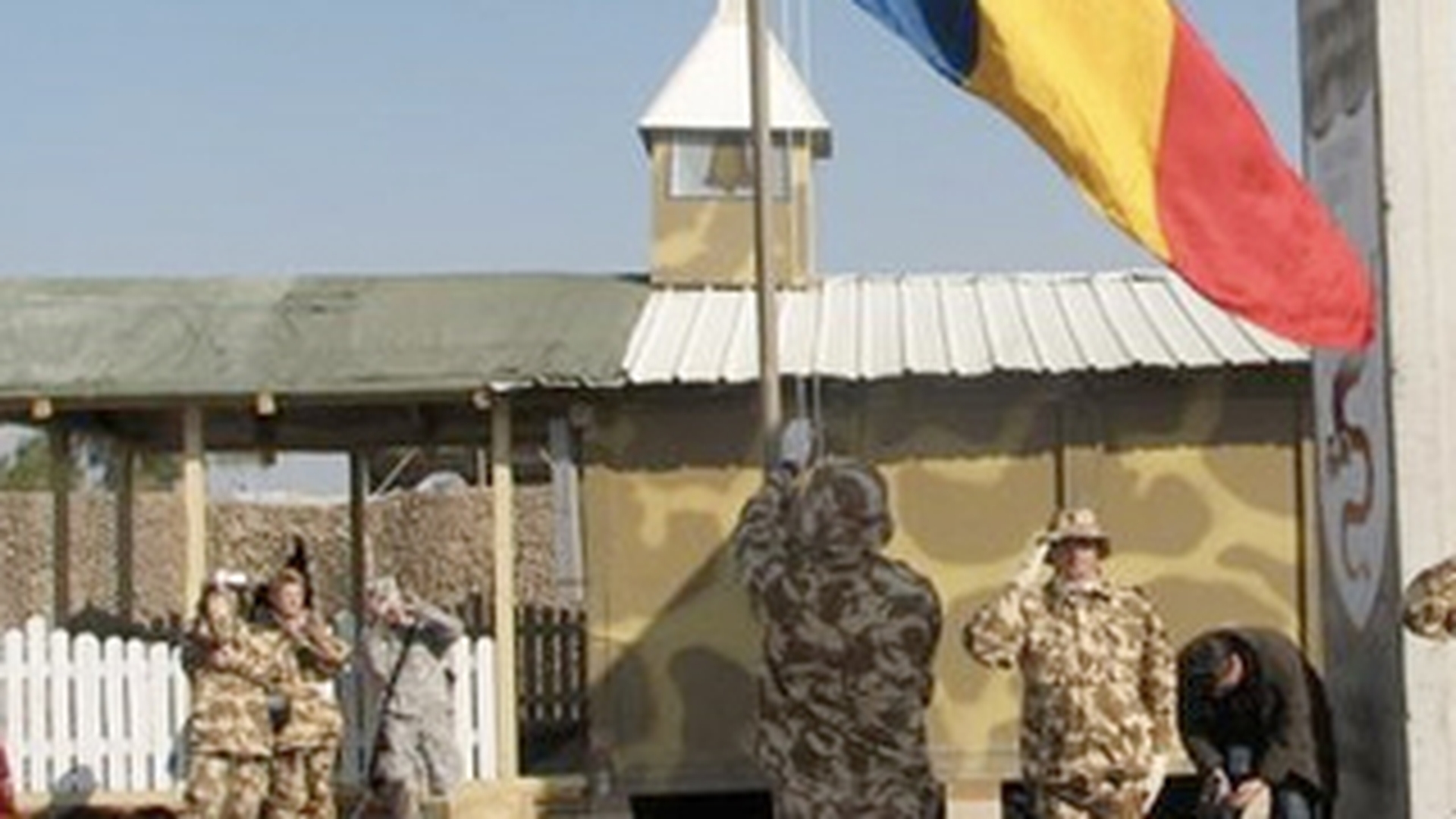 Un militar roman aflat in misiune in Afganistan a fost "ranit usor in zona ochilor"