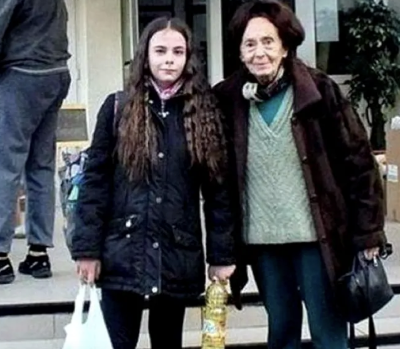 Cum arată Eliza Iliescu acum, la 19 ani. Din ce bani trăiesc lunar Adriana Iliescu și fiica ei