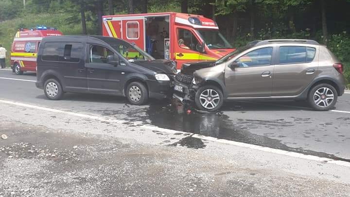 Accident grav în Brașov! 5 persoane au fost transportate la spital
