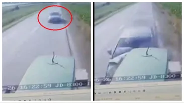 Momentul impactului dintre un tractor și o mașină care circula cu 160 km/h, surprins de camera de pe bord. Două persoane și-au pierdut viața