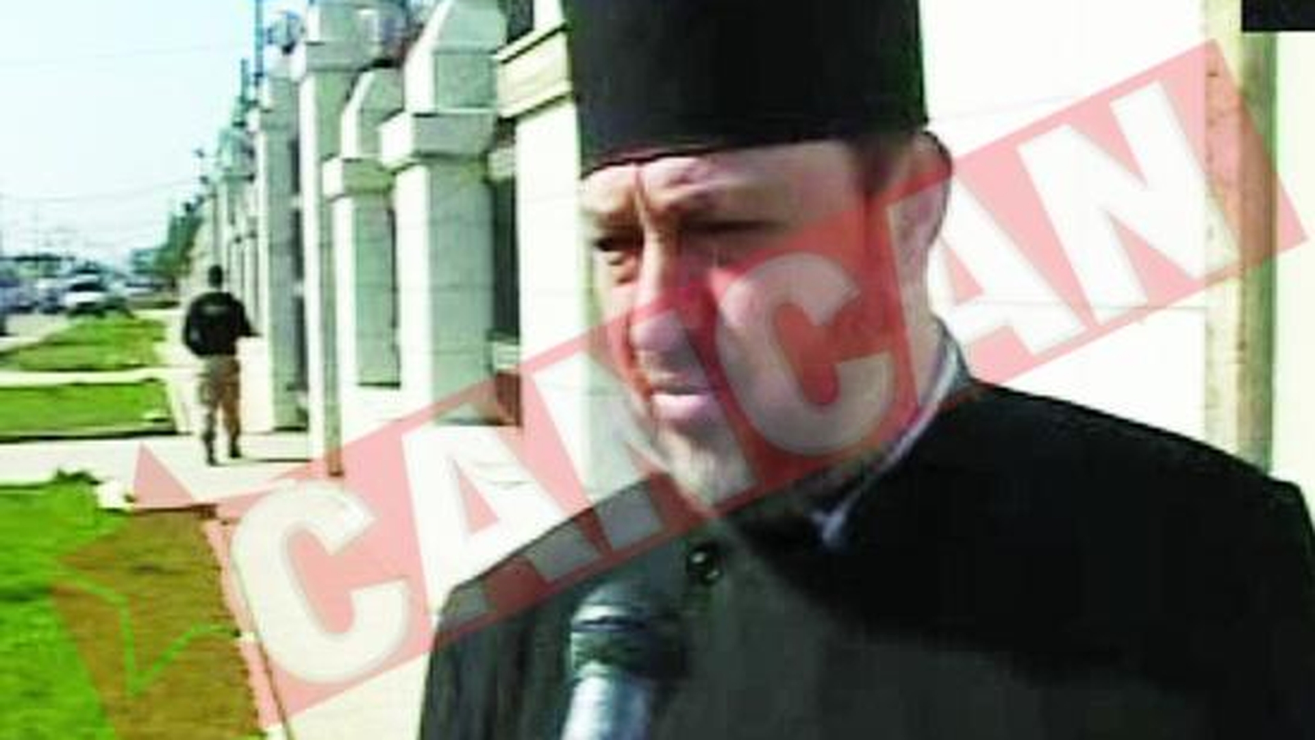 Sustinut de preoti