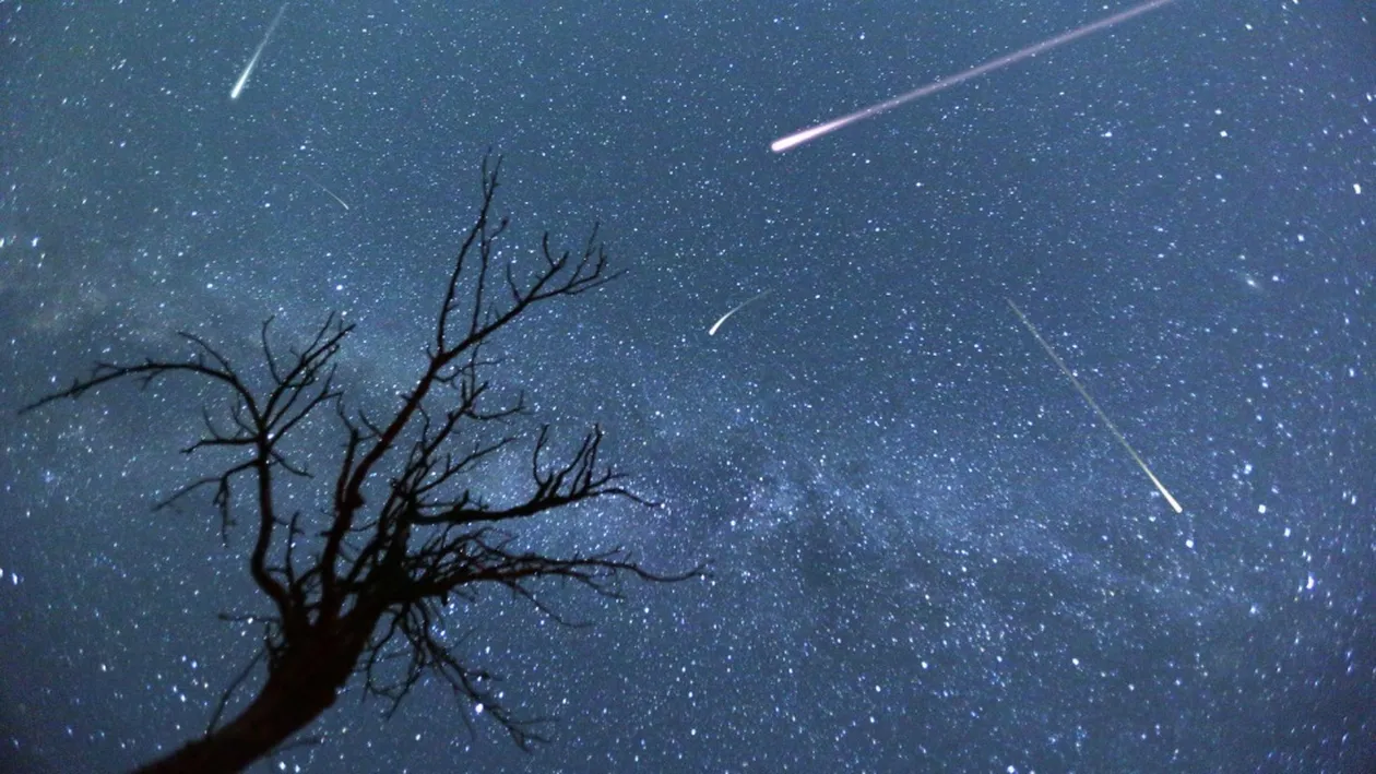 Fenomen spectaculos în acest weekend pe cer! Cum puteţi vedea ploaia de meteori