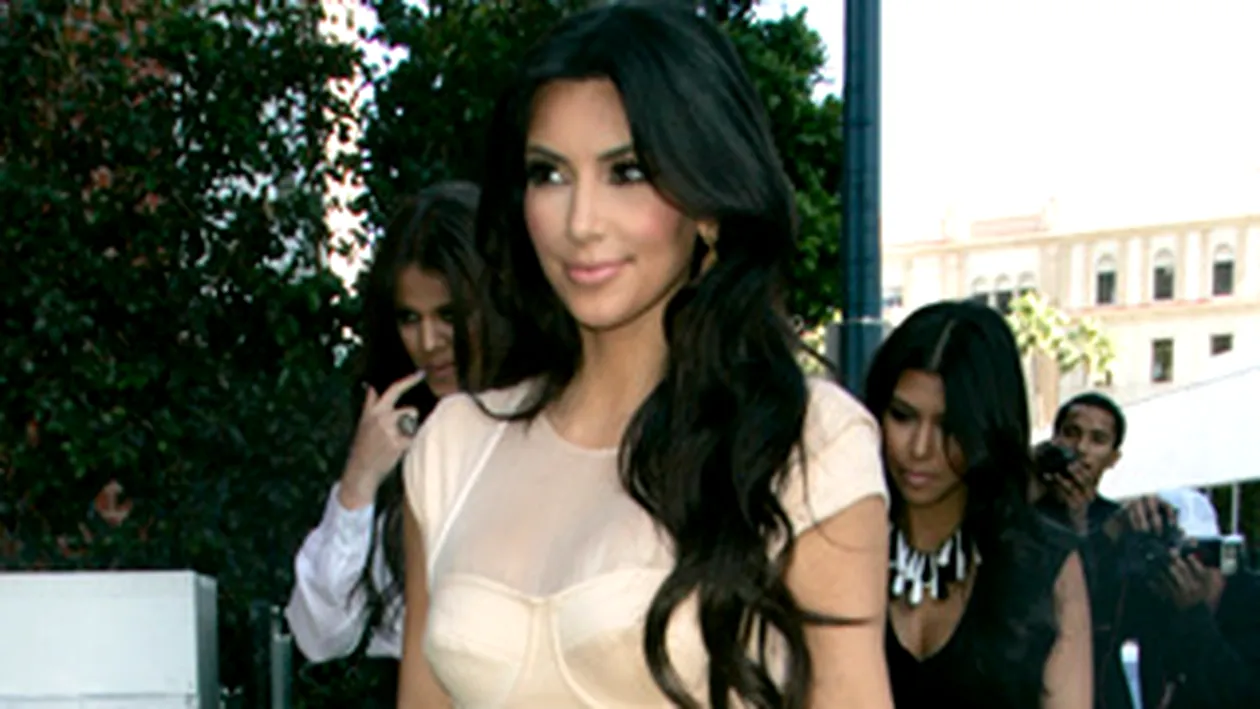 Ingrijorare mare! Kim Kardashian si-a rupt un deget de la picior!