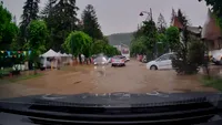 VIDEO | S-au rupt norii și a venit prăpădul peste turiștii din Sinaia. A fost nevoie doar de câteva minute ca orașul să fie inundat  