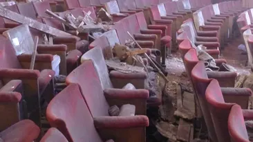 Imagini infioratoare! S-a prabusit teatrul peste ea, dar a supravietuit