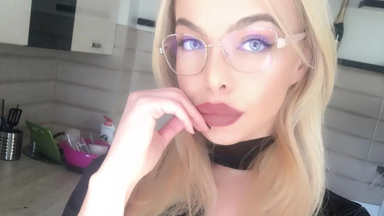 Barbie de România trece prin momente cuplite! A ajuns de urgenţă la spital, după ce s-a accidentat grav