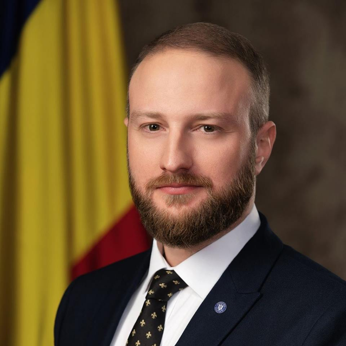 Andrei Tinu, fost Iucinu, este fiul regretatului jurnalist Dumitru Tinu