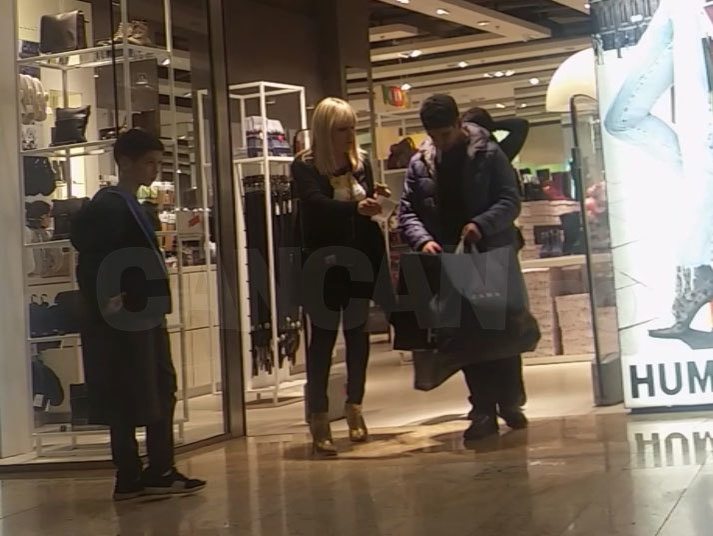 ”Moş Nicolae” a venit mai devreme!  Elena Udrea şi-a echipat ”finuţii” de iarnă!