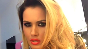 Fotografiile pe care Oana Zăvoranu le-a ţinut ascunse până acum! Uite cum arăta blondina, dar şi mama ei, când fiecare avea 18 ani