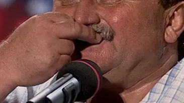 Un primar din judetul Arad a vrut sa castige marele premiu de la Romanii au talent cantand la frunza! Mihai Petre: Mai bine ramaneti la politica!