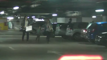 Ogararu a dat in mintea copiilor! Si-a aleargat fiica si sotia prin parcarea unui mall pana l-a rapus oboseala!