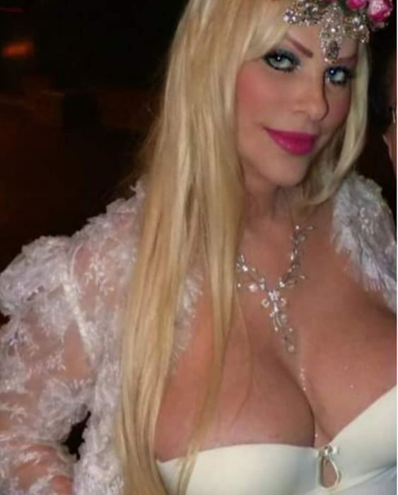 O mai ții pe minte pe Cicciolina? Fostul star porno îi promite o noapte de amor lui Vladimir Putin, dacă renunță la război