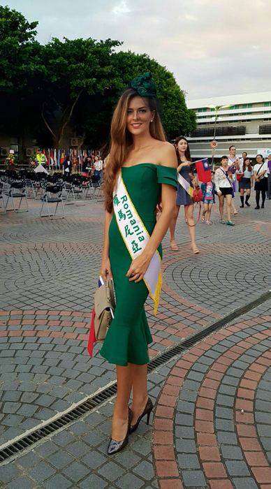 Eliza este deținătoare a mai multor tilturi de Miss