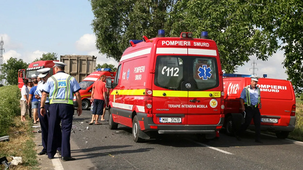 Accident teribil in Maramures! O maşina s-a rupt in două după ce s-a lovit de un copac: Asta e urmarea teribilismului