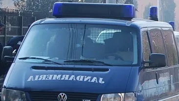 Sotul femeii lovita de masina Jandarmeriei este disperat. “Este in stare grava, au trimis-o acasa sa am grija de ea”