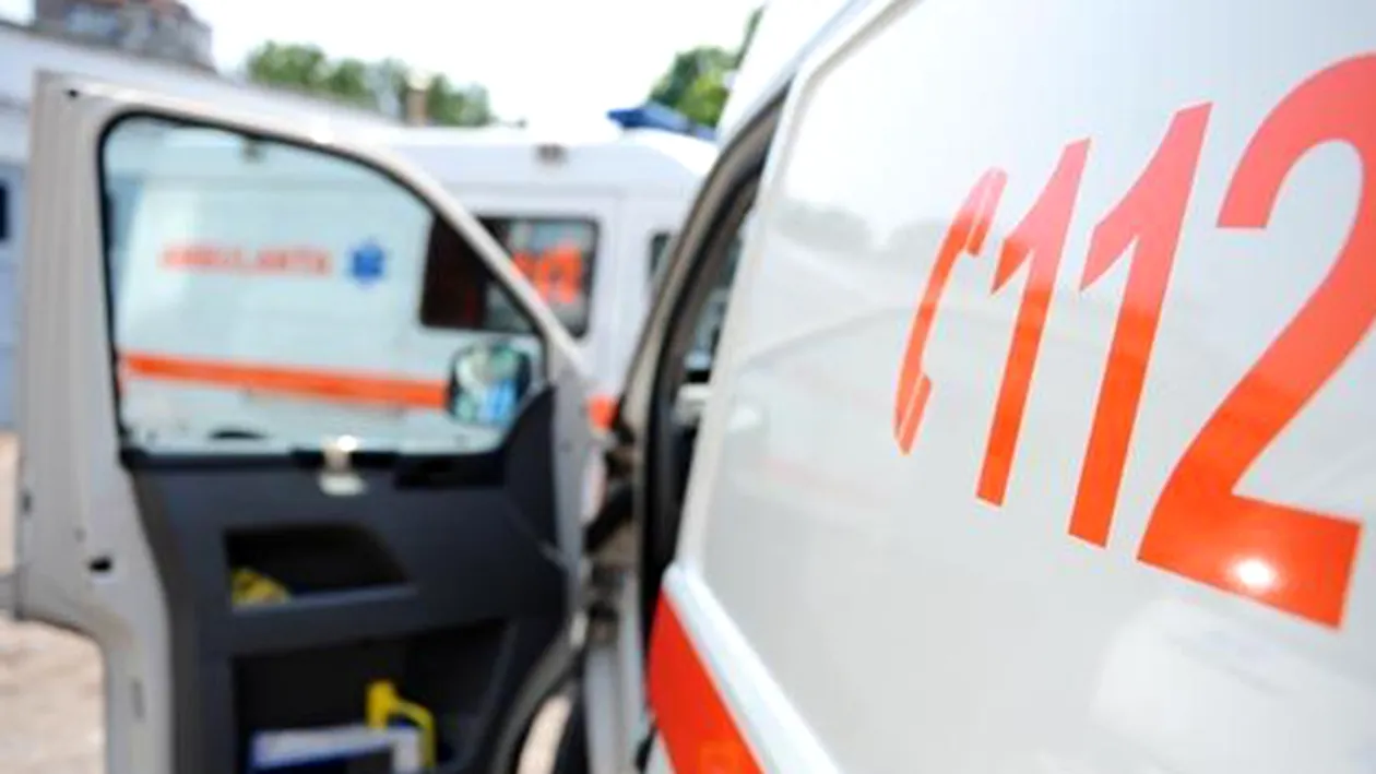 ULTIMA ORA! ACCIDENT GRAV în Olt: Zece persoane au fost rănite după ce un microbuz s-a ciocnit cu un autoturism
