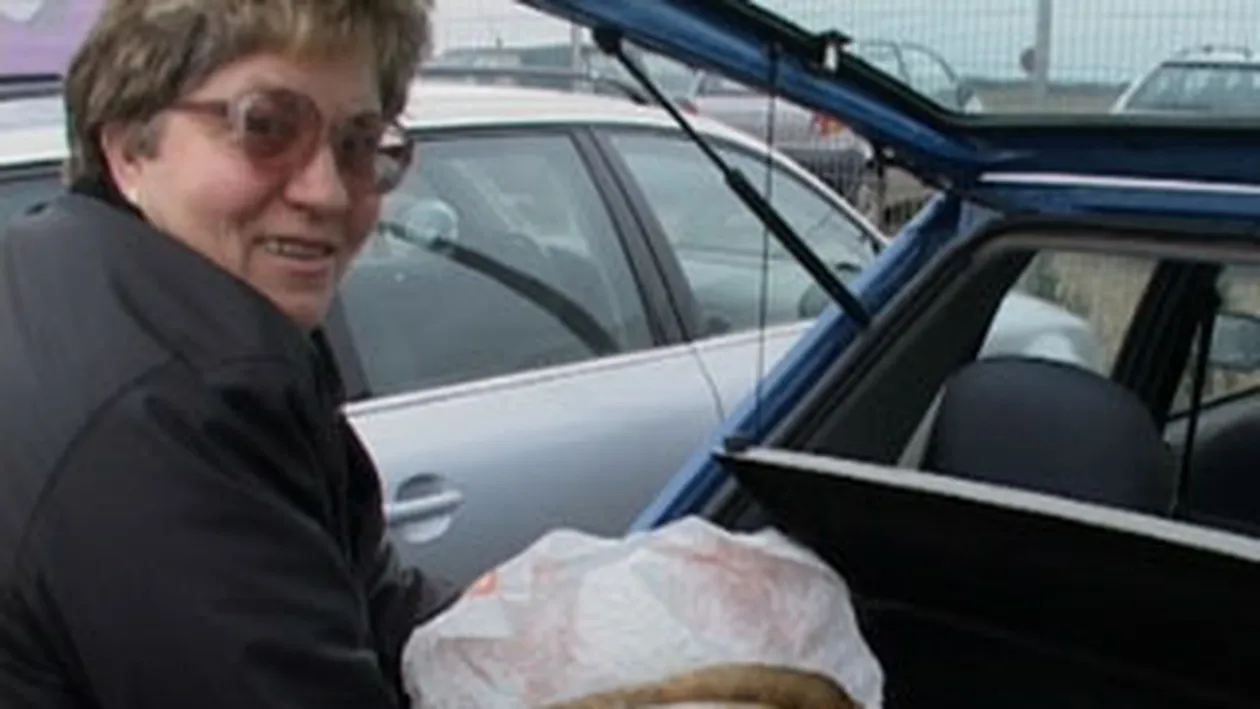 Romanii se intorc in Occident cu tuica si carnati