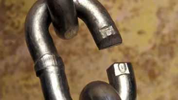 SOCANT! O fetita a fost sechestrata si legata cu lantul cainelui! A fost vanduta pentru casatorie