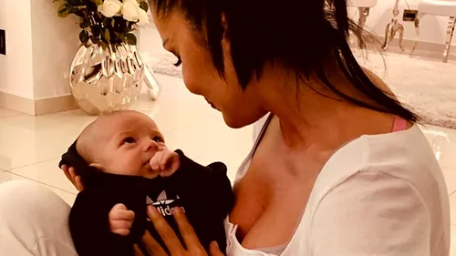 Oana Zăvoranu, prima poză cu bebelușul în brațe! Vedeta a ținut să să afle chiar de la ea: “Primul si cel mai dulce...”