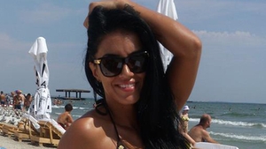 Adelina Pestritu s-a tolanit in costum de baie la soare, fanii s-au legat de tehnologie: "Ce telefon naspa are, mai este si VIP"