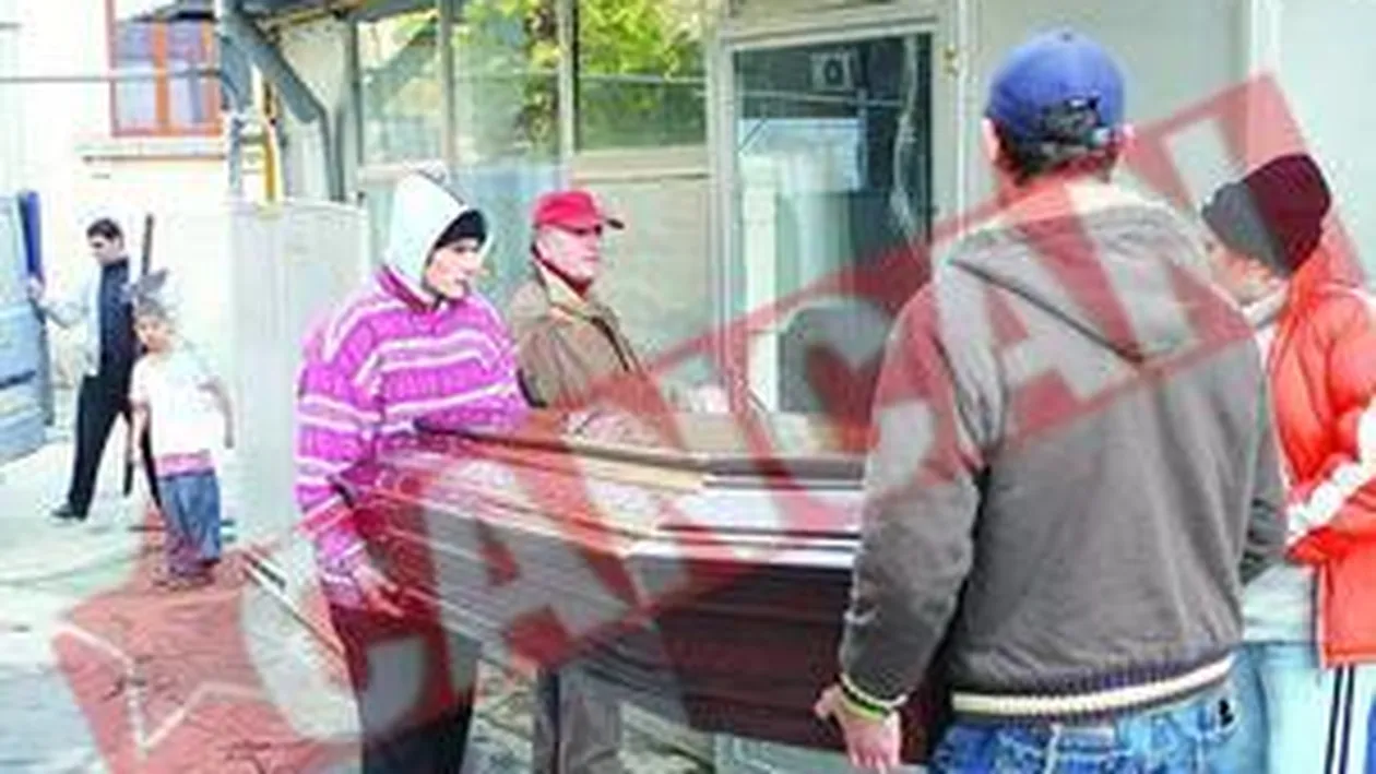 Ucisa cu bestialitate de fiul schizofrenic