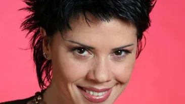 Transformare incredibilă: acum e fată rea! Luminiţa Anghel şi-a schimbat look-ul pentru Eurovision! Îţi place cum îi stă?