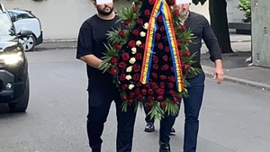 Cine a trimis prima coroană de flori, după moartea lui Iliescu. A ajuns la locuința din Primăverii a fostului președinte