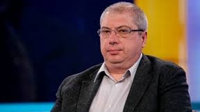 Sorin Ovidiu Balan, surprins in oras cu sotia lui. A asteptat-o linistit in timp ce ea a luat cu asalt toate magazinele