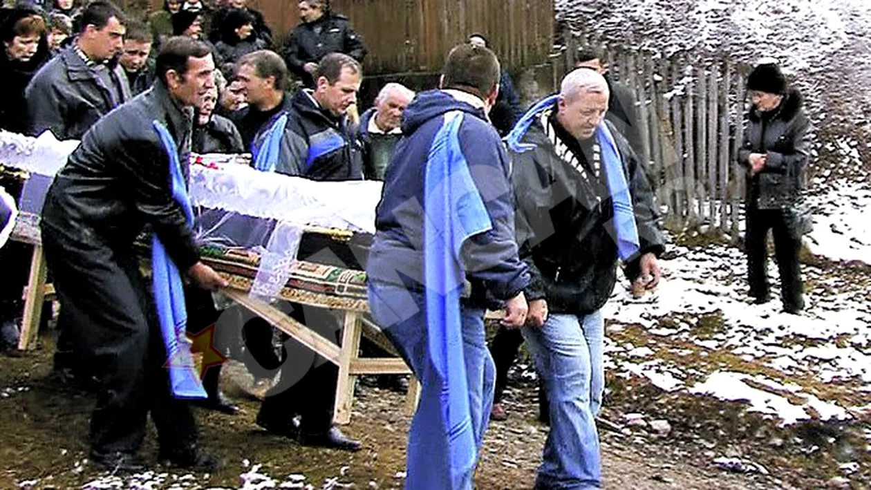 Locuitorii cartierului Podul Vartos, din Comarnic, au inlocuit masina funerara. Au carat mortul pe brate 2 kilometri