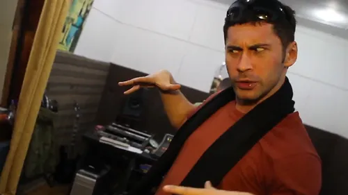 Dan Balan, în ipostaze incredibile! Uite-l în ce hal se prosteşte şi ce răspuns i-a dat unui coleg în studio! N-ai să înţelegi!