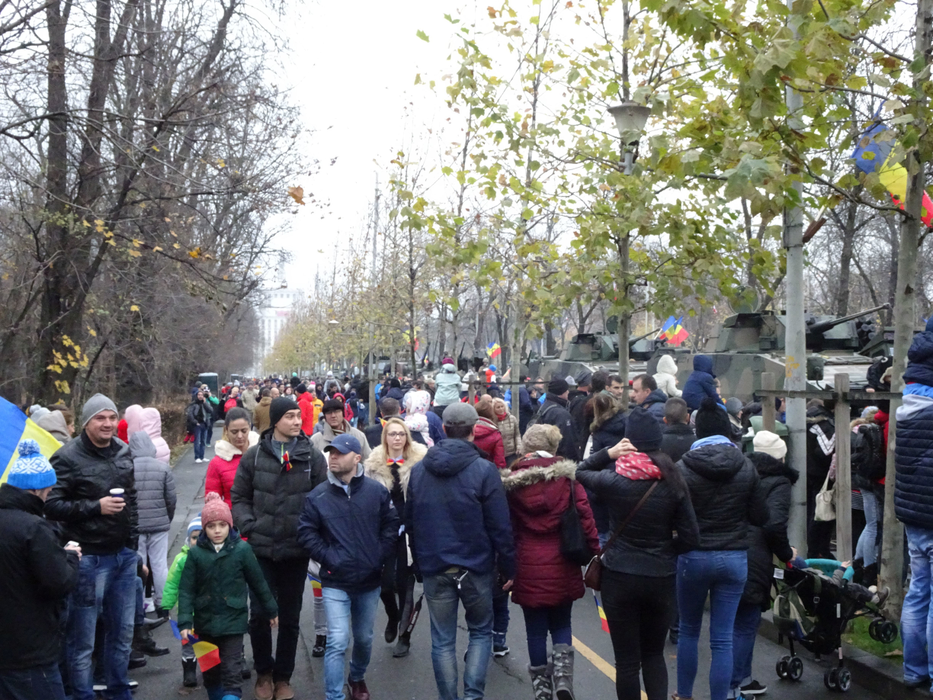 La paradă au fost prezenţi în jur de 10.000 de oameni