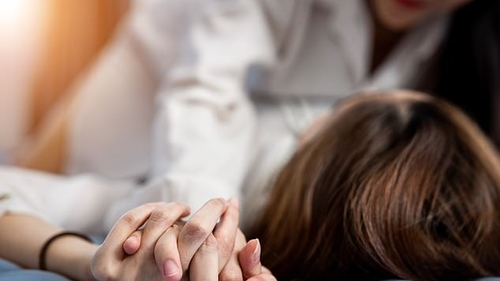 20 de ani de închisoare pentru o profesoară care a întreținut relații intime cu două studente minore