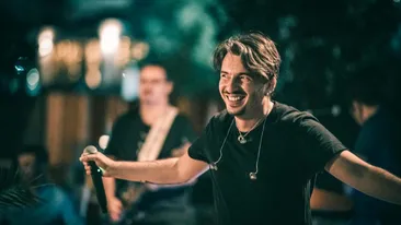 Alex Vasilache, solistul trupei JukeBox, este primul artist care s-a vaccinat împotriva coronavirusului