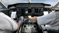 Pilotul unui avion a fost arestat chiar în cabina avionului, după ce a fost depistat cu o alcoolemie record