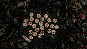 Horoscop rune azi, 26 iunie 2026. mesajul runei Kenaz inversat este clar, zodia aceasta poate fi înșelată de cineva apropiat