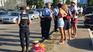 Bătaie ca în filme într-un celebru local din Mamaia Nord. Trei bărbați au ajuns la spital. VIDEO